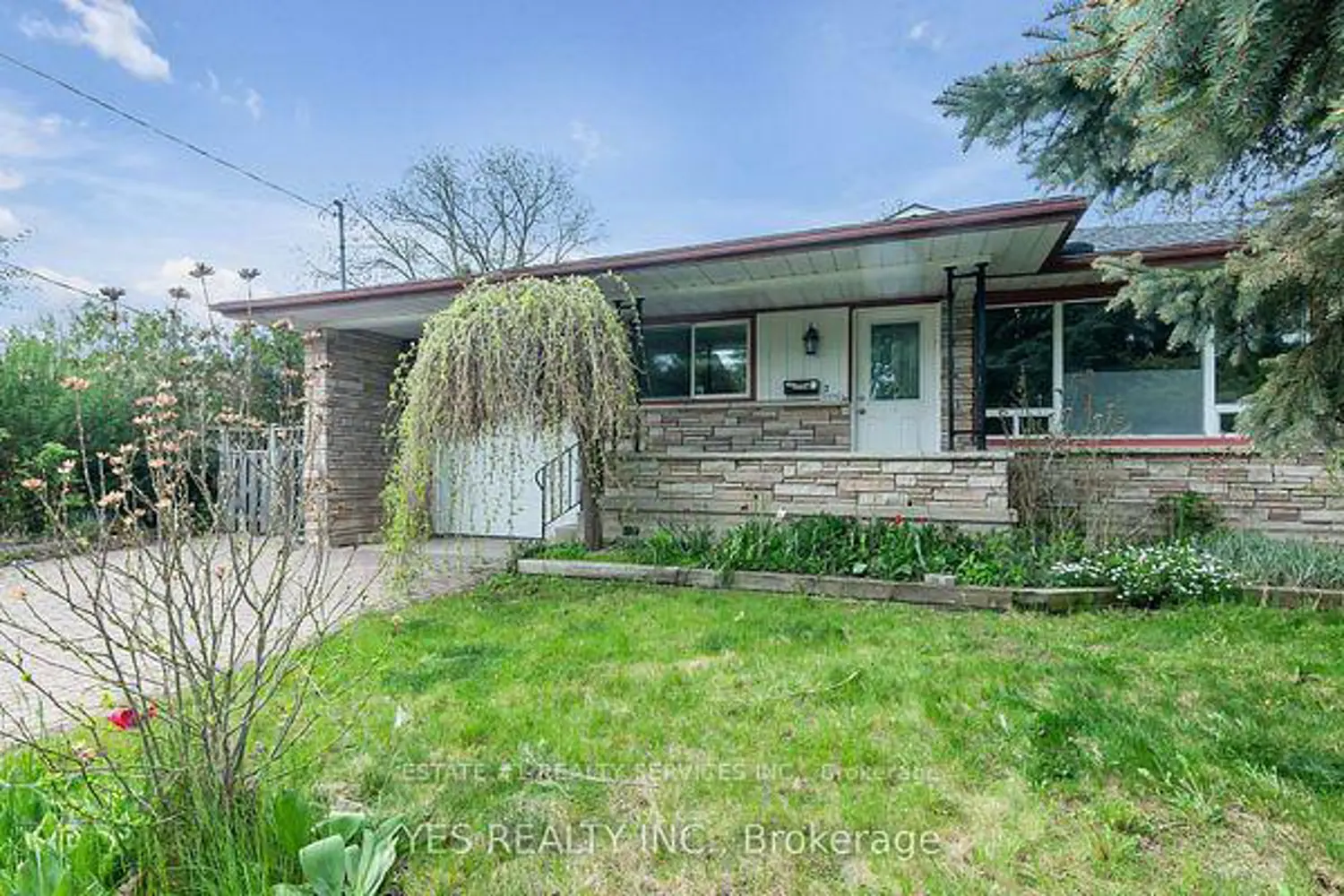 176 Kenneth Avenue photo 3