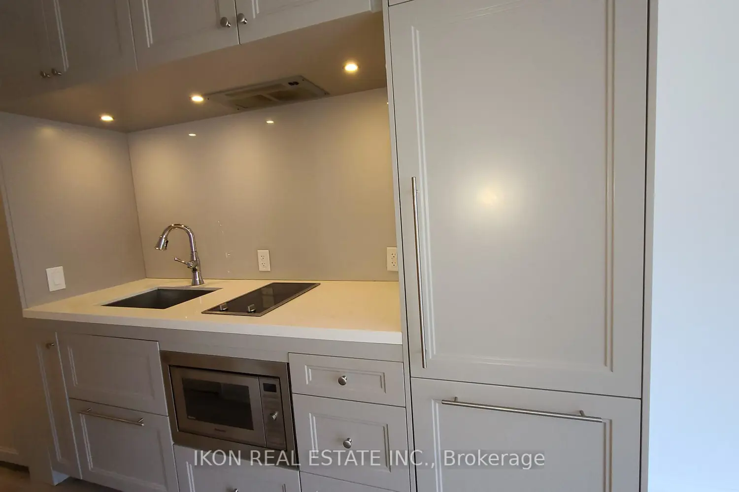 Additional image 4 of 155 Yorkville Avenue 1013
