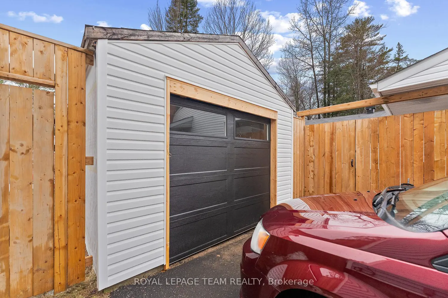25 Frontenac Crescent