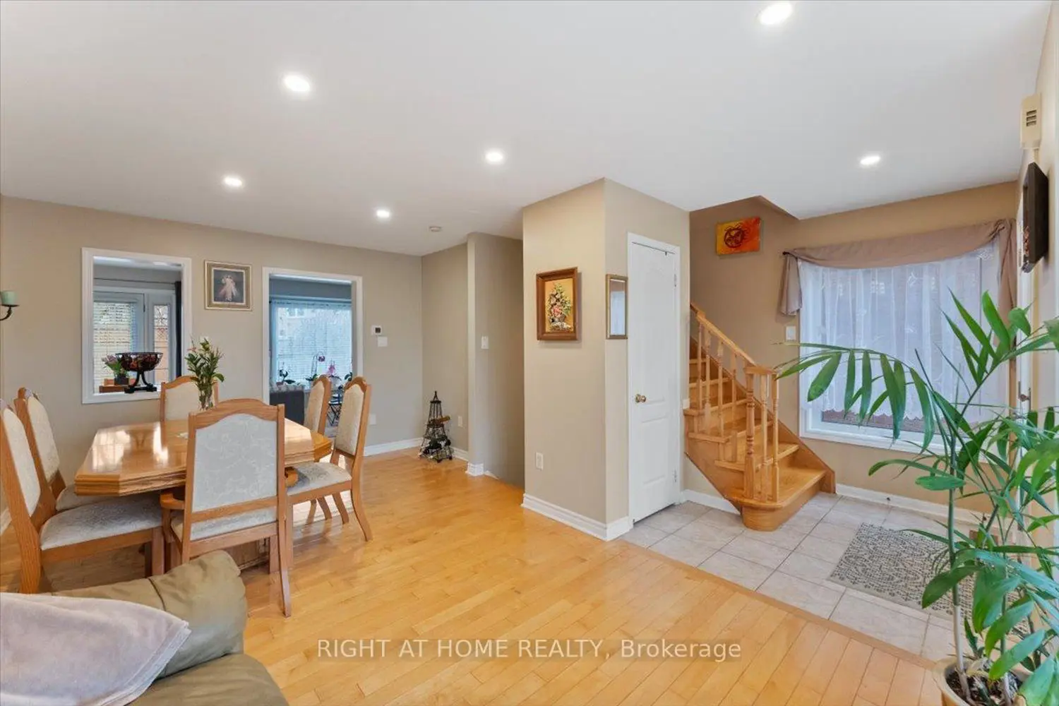 2356 Proudfoot Trail photo 3