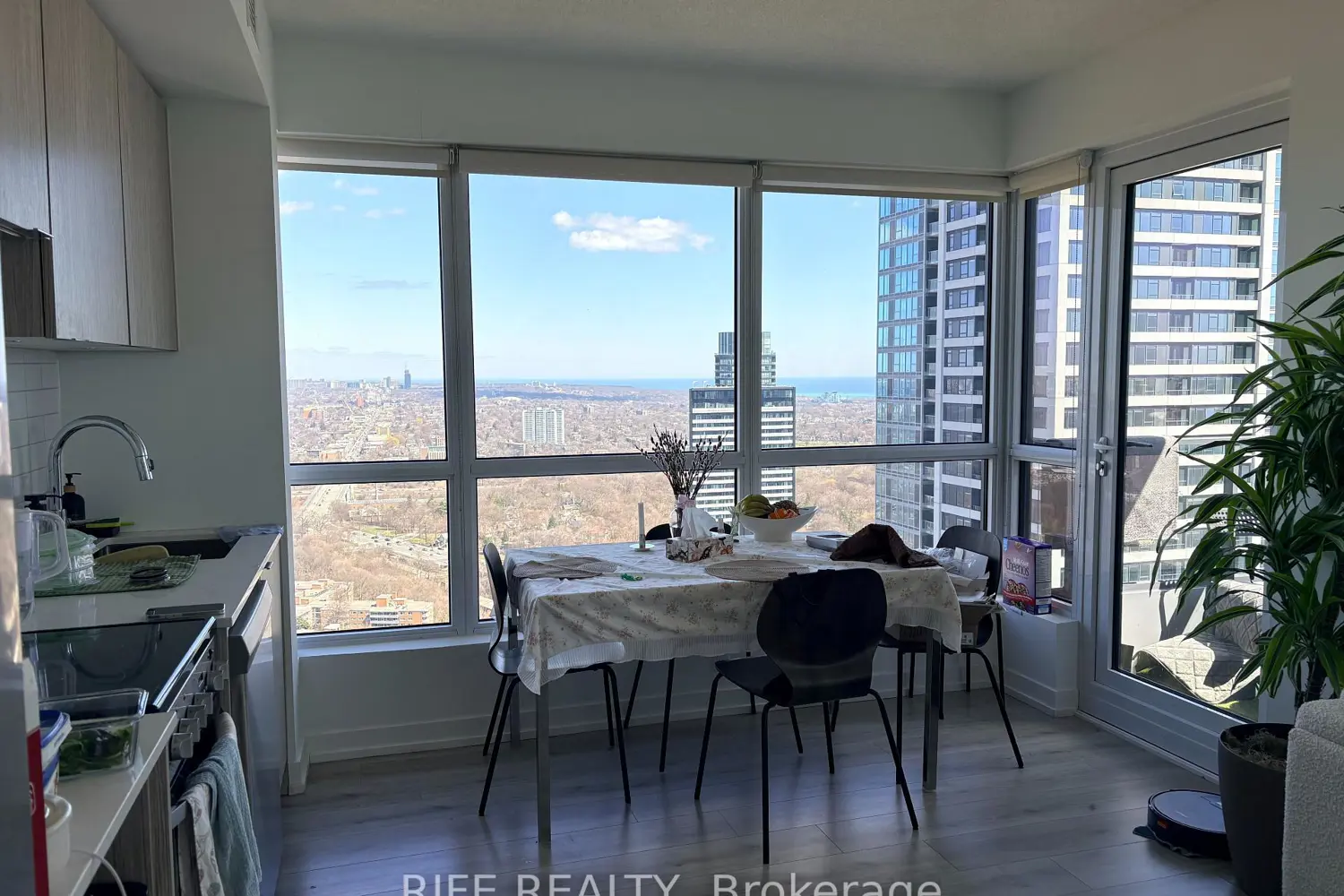 395 Bloor Street 4010
