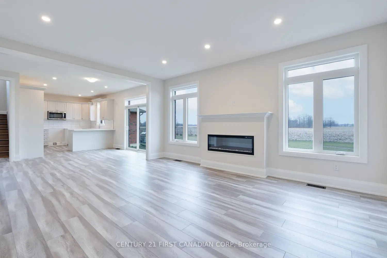 240 Leitch Street photo 4