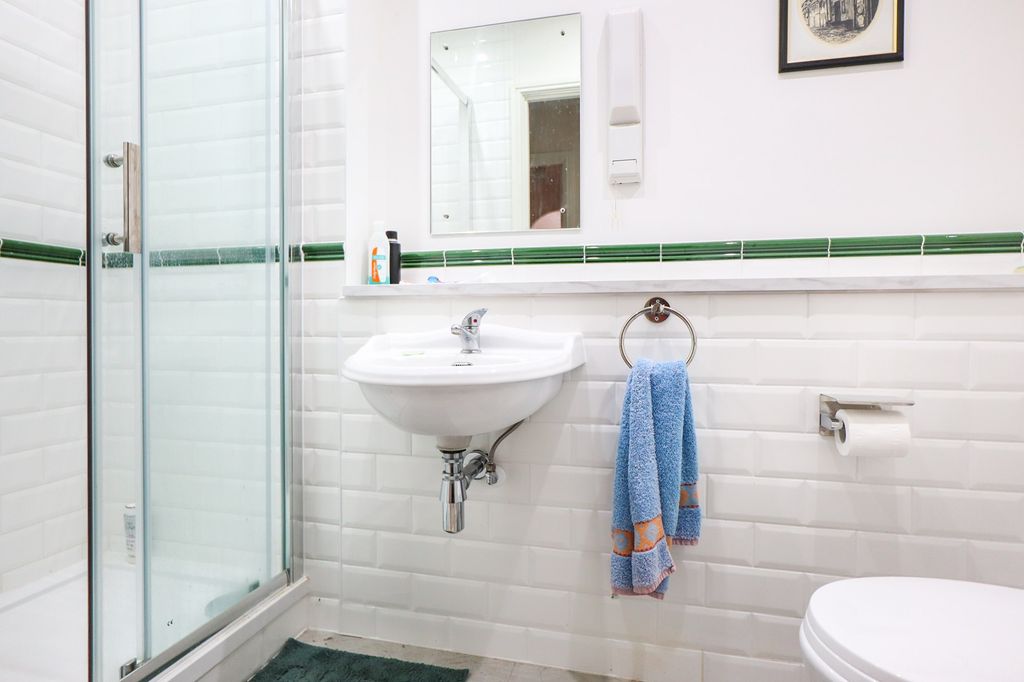 Additional image 8 of 2 bed flat for saleSun Lane, Harpenden AL5