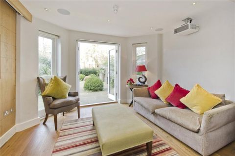Elgin Crescent, London W11