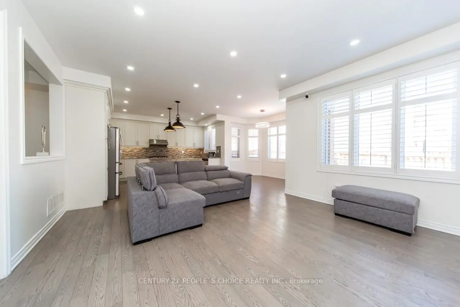57 Aldersgate Drive photo 4