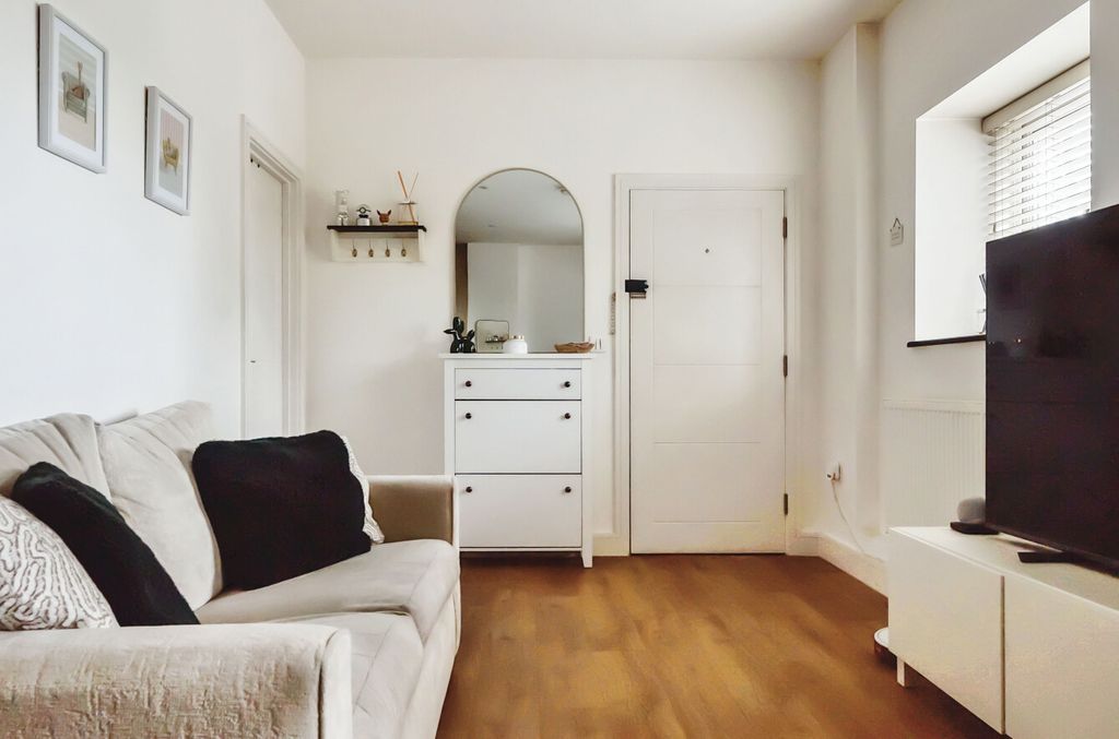 Additional image 9 of 1 bed flat for saleHindhead, Surrey GU26