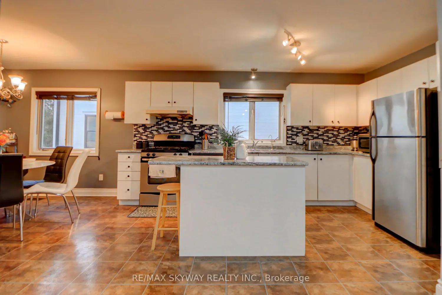 282B Brock Street photo 4