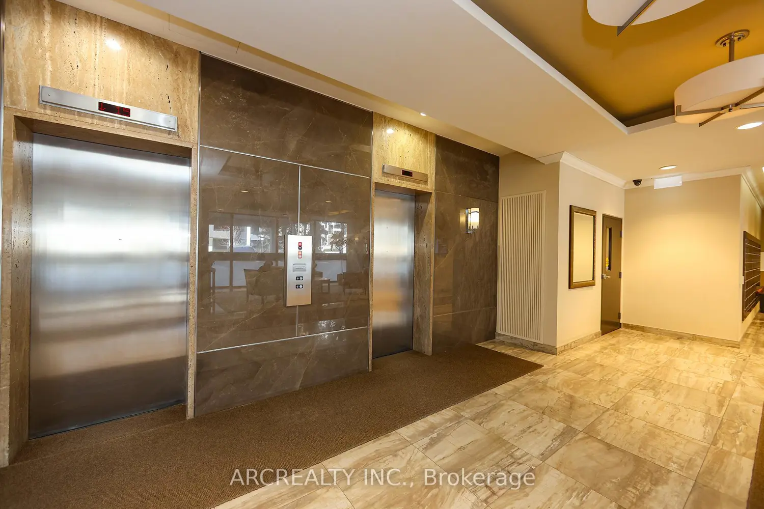 50 Quebec Avenue 2401 photo 4