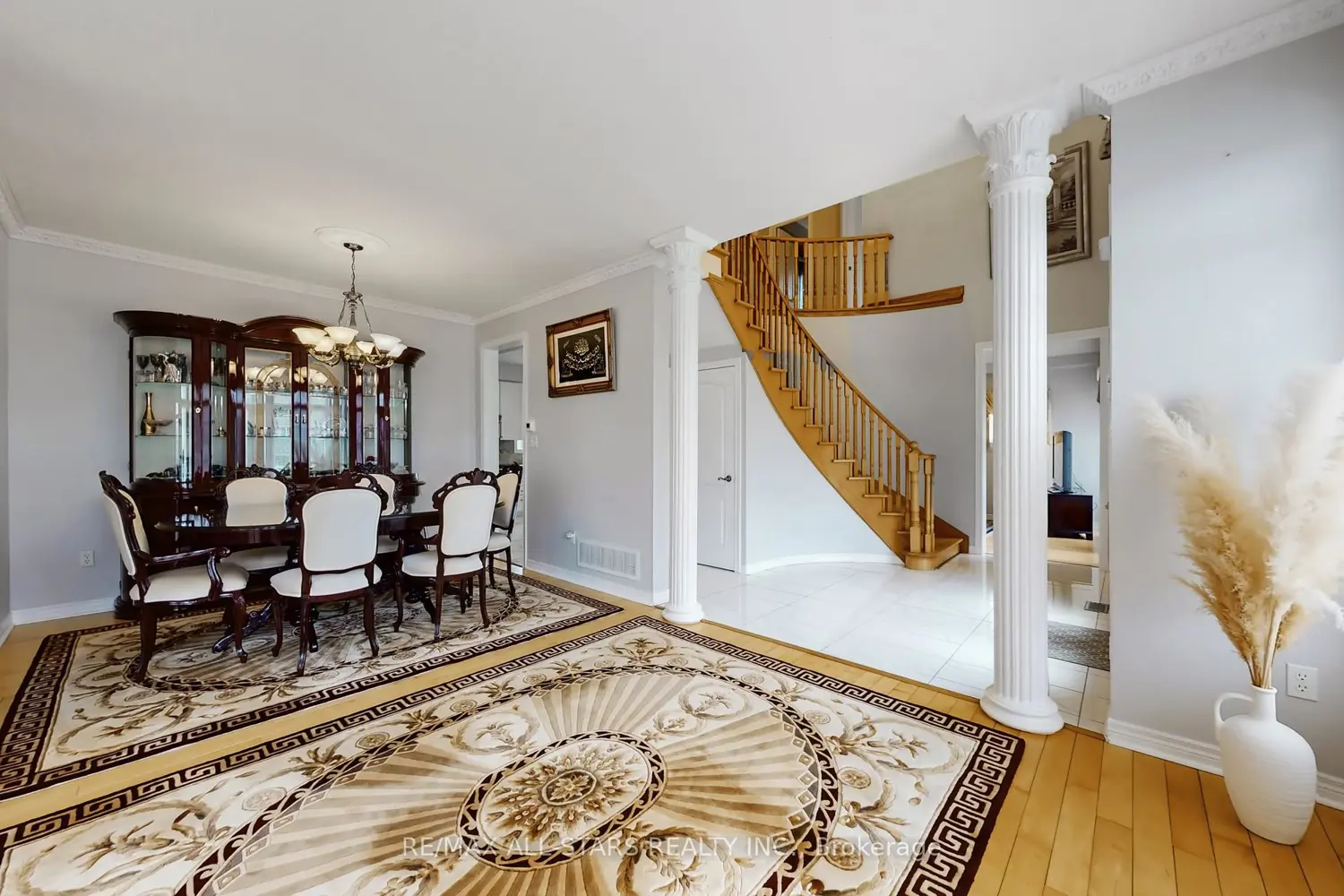 75 Gloria Crescent photo 5