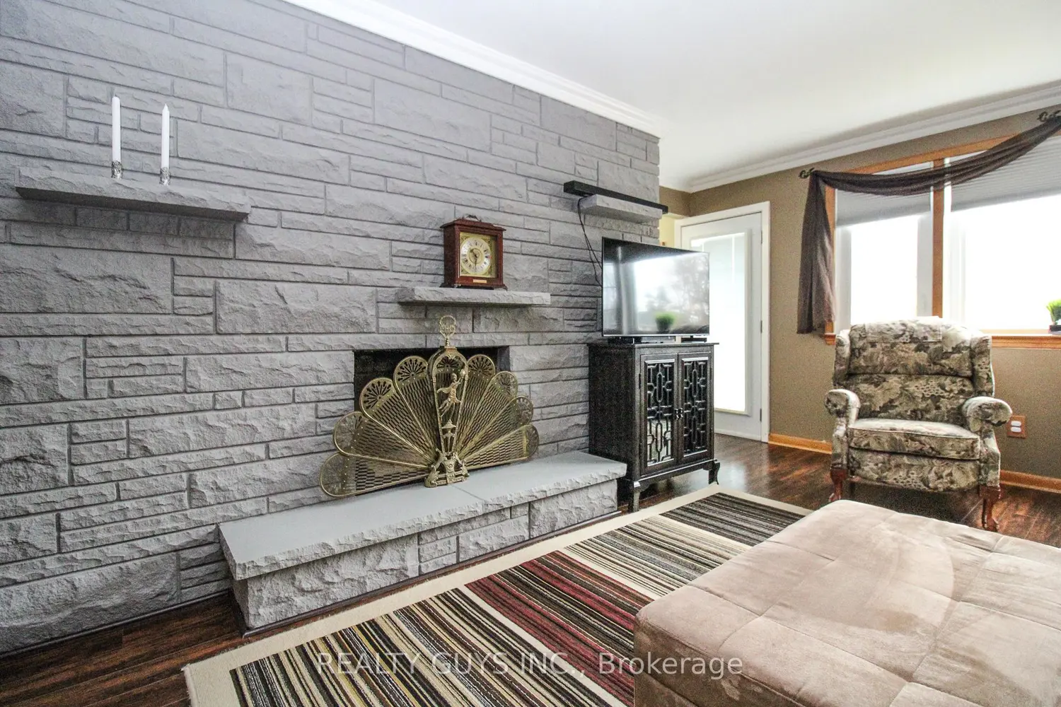734 Crawford Place photo 5
