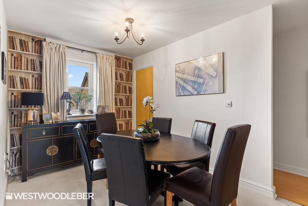 Additional image 5 of 3 bed flat for salePlomer Avenue, Hoddesdon EN11