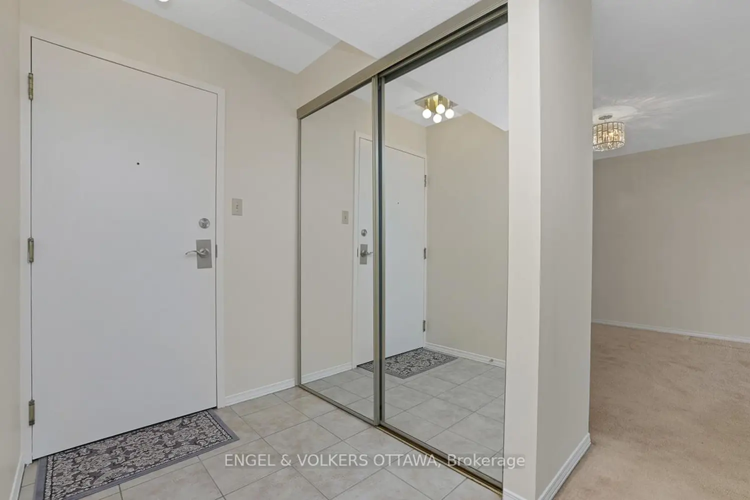 1705 Playfair Drive 1103 photo 4