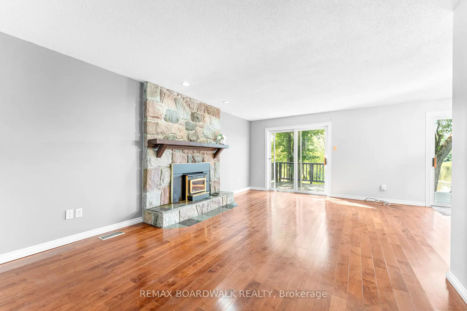 1278 Bayview Drive photo 5