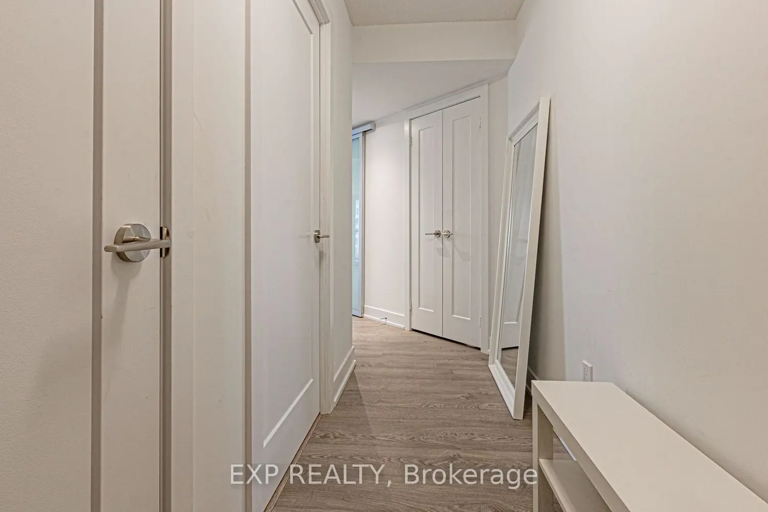 7 Mabelle Avenue 804 photo 4