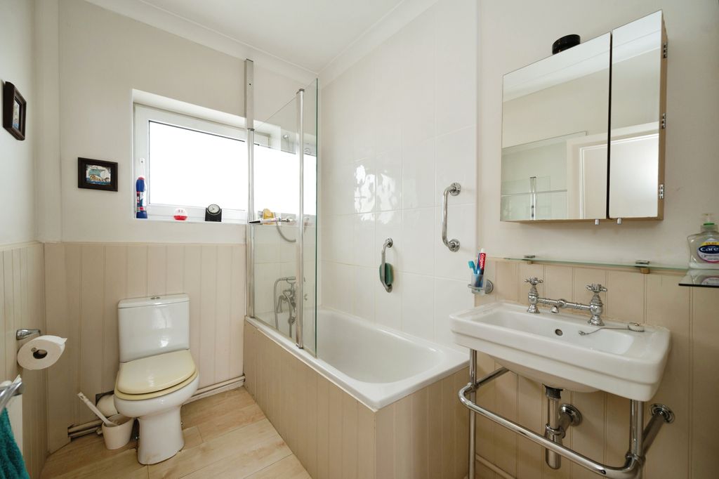 Additional image 5 of 3 bed flat for saleSea Front, Hayling Island, Hampshire PO11