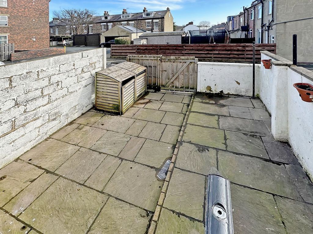 3 bed terraced house for saleStonefall Avenue, Harrogate HG2 photo 4