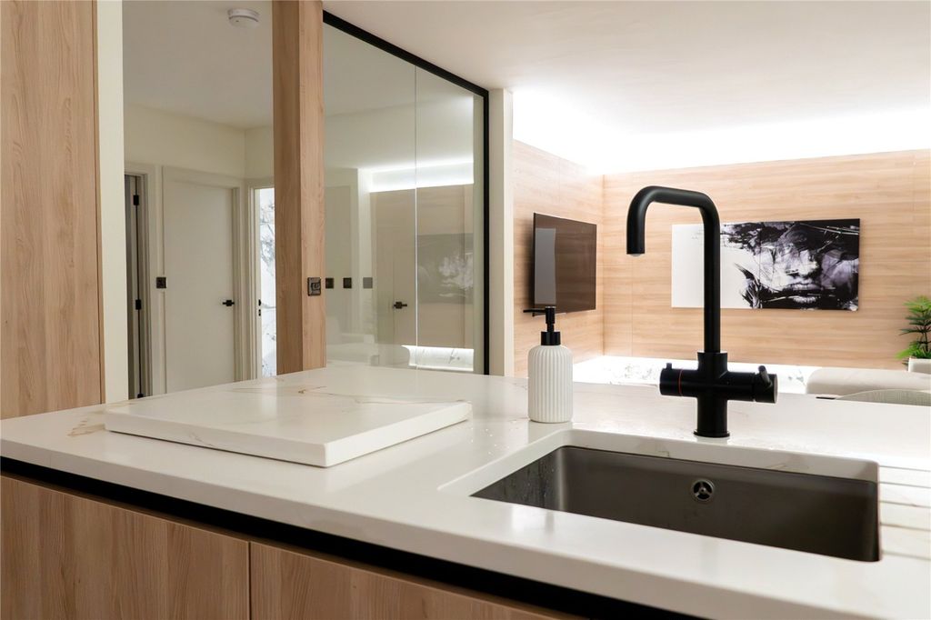 Additional image 4 of 2 bed flat for saleEvans Wharf, Hemel Hempstead, Hertfordshire HP3