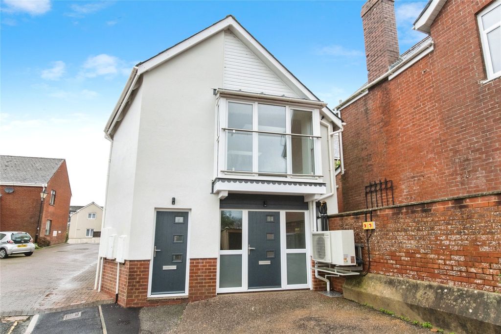 2 bed flat for saleKerslakes Court, Honiton, Devon EX14