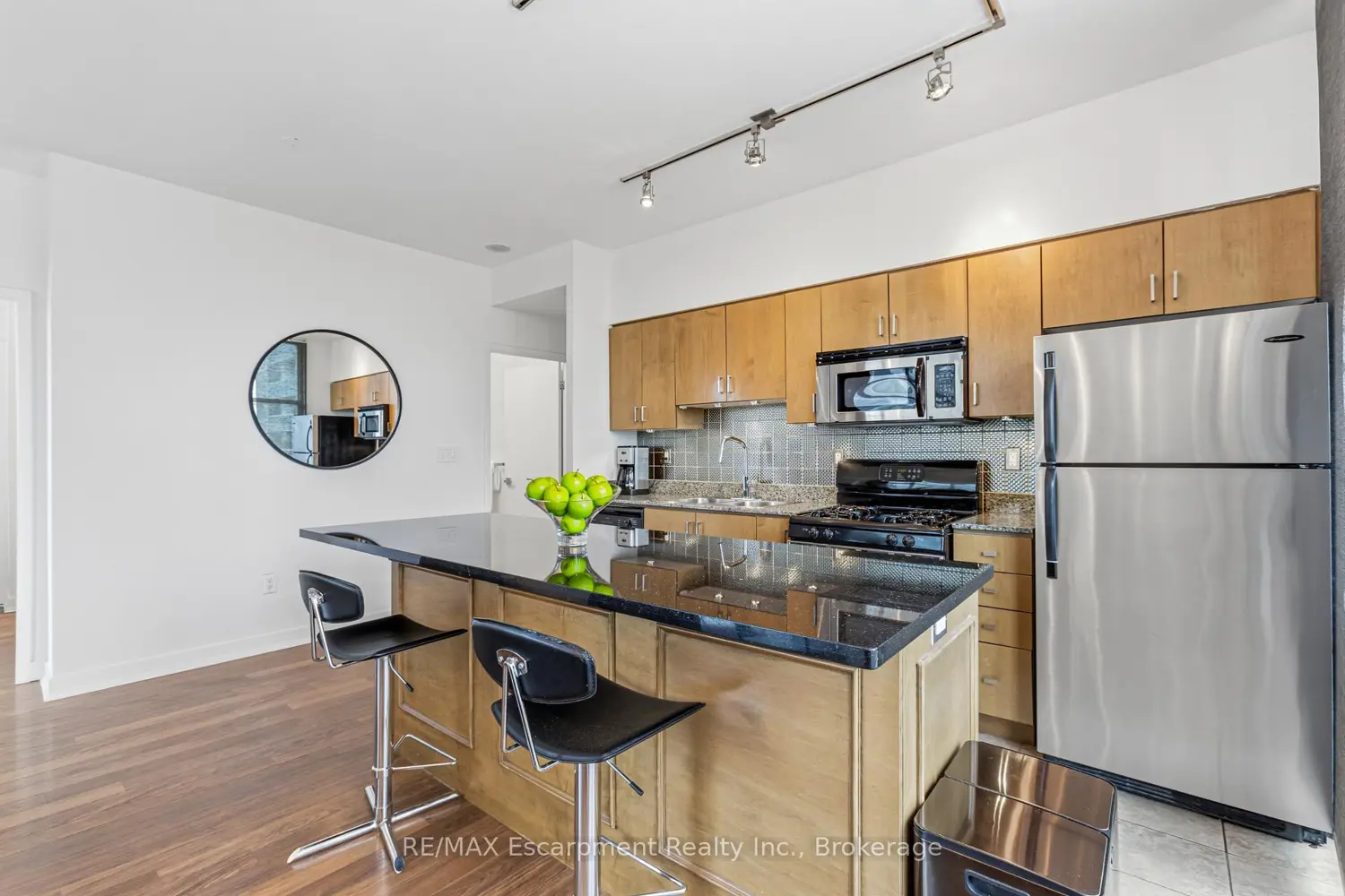 Additional image 3 of 9 Spadina Avenue 303
