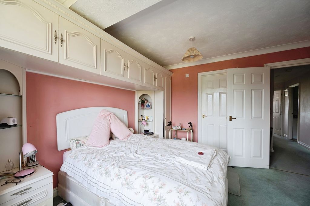 Additional image 4 of 3 bed flat for saleSea Front, Hayling Island, Hampshire PO11