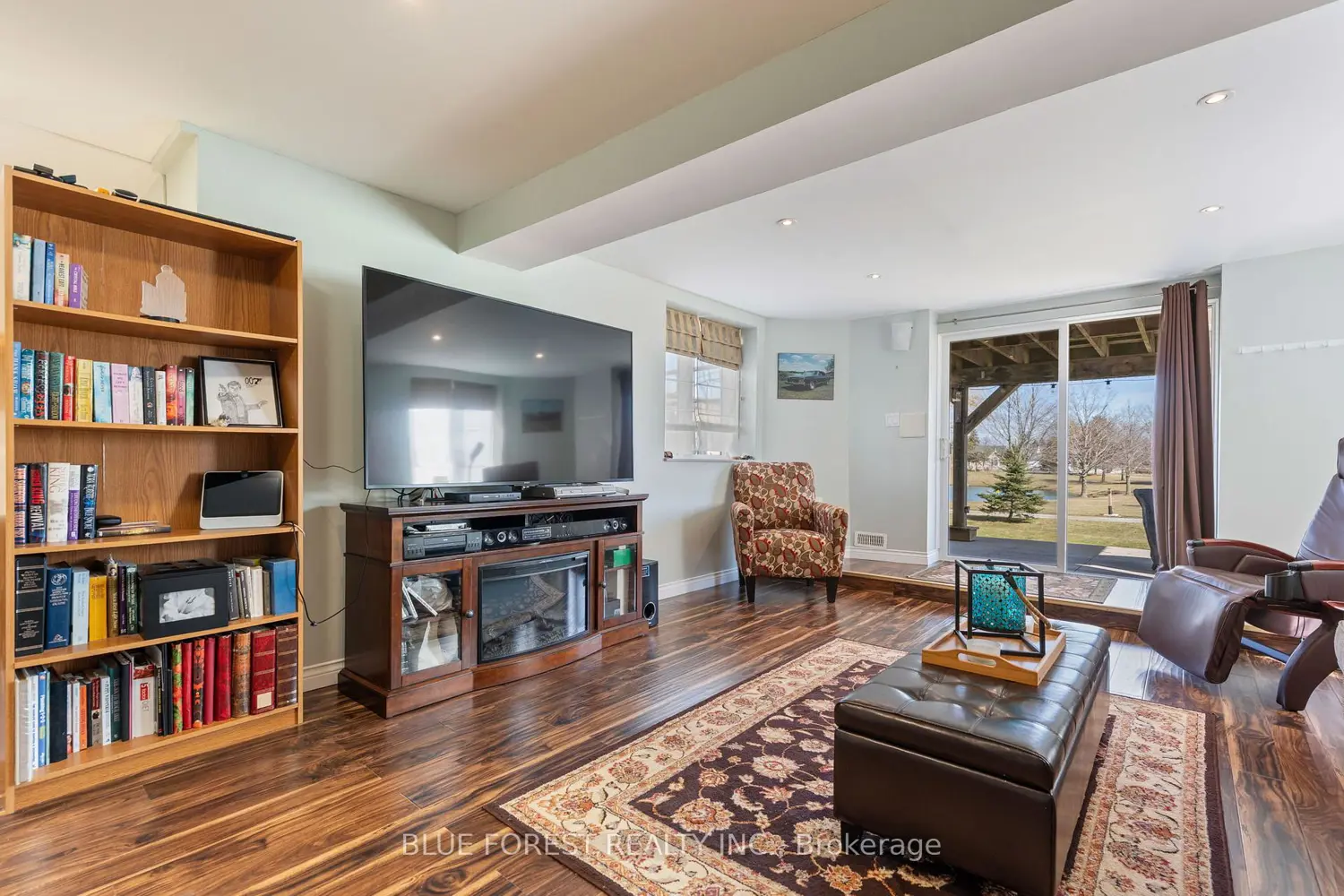 37 Upper Canada Drive photo 3