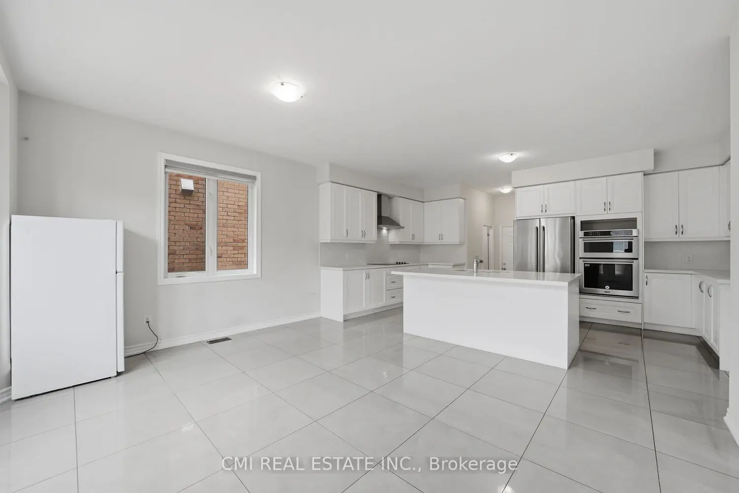 42 Valleybrook Crescent photo 4