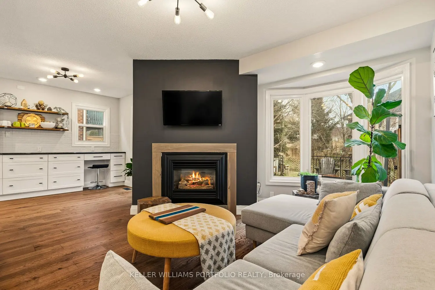 50 Edgewater Drive photo 3