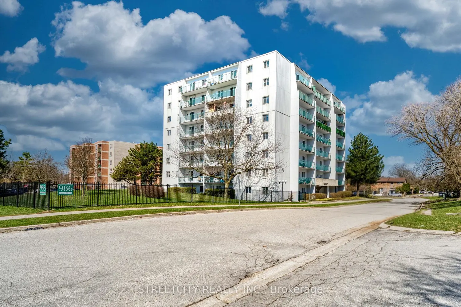 986 Huron Street 401