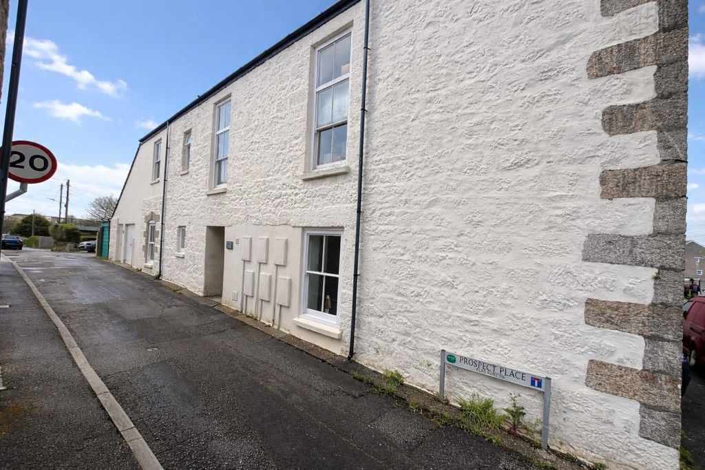 1 bed flat for saleMeneage Street, Helston TR13