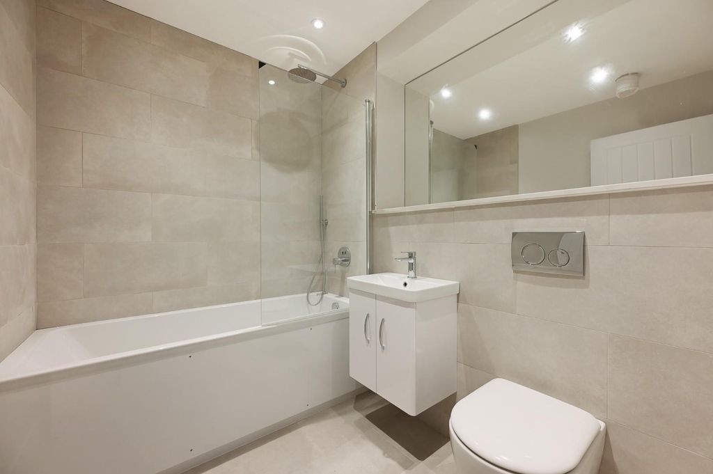 Additional image 5 of 2 bed flat for salePrince Regent Road, Hounslow TW3