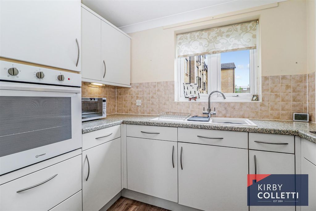 Additional image 6 of 2 bed flat for saleBrocket Road, Hoddesdon EN11
