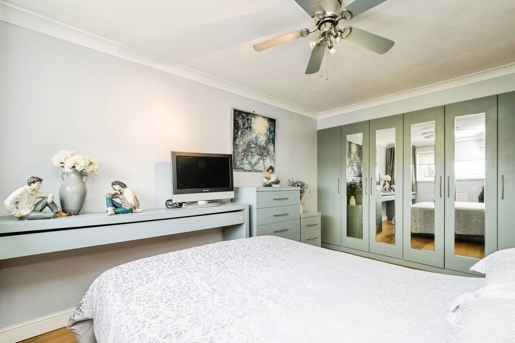 Additional image 25 of 2 bed maisonette for saleHurstlands Close, Hornchurch RM11