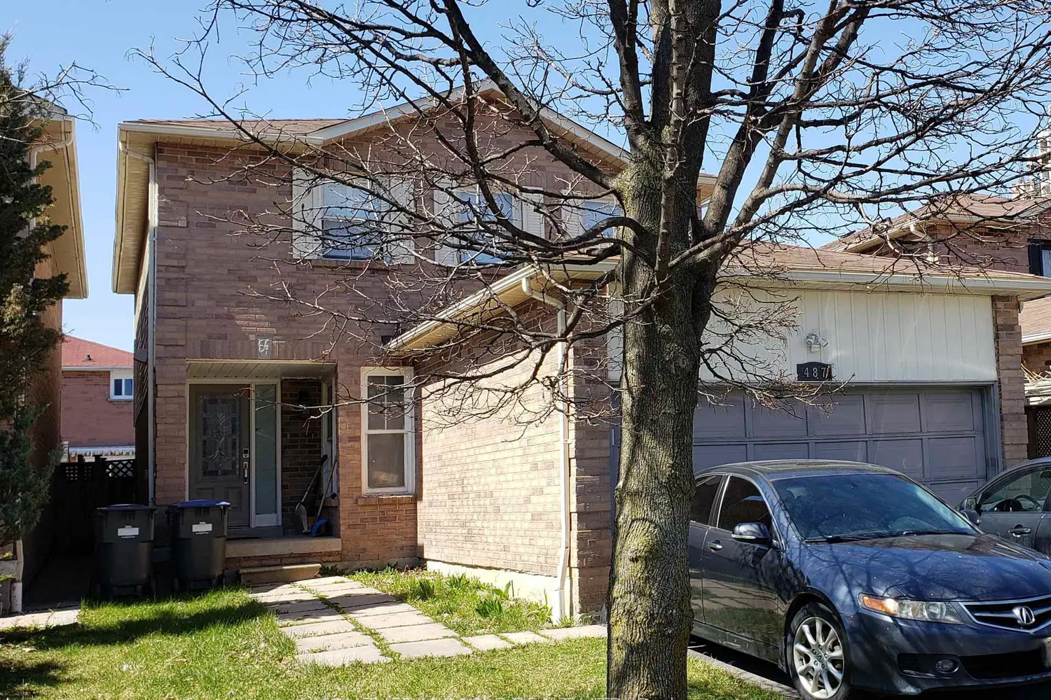 487 Wallenberg Crescent photo 2