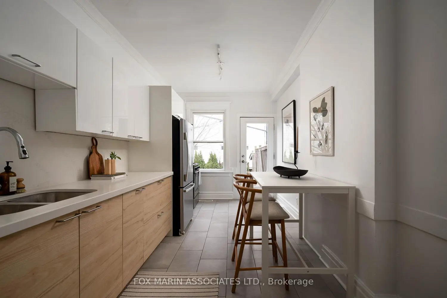 140 Jones Avenue photo 2