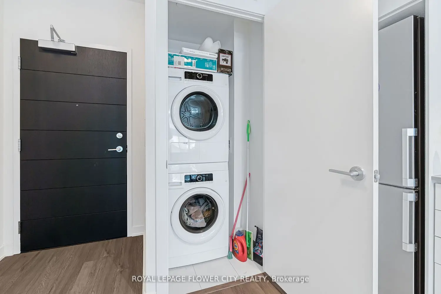212 King William Street 907 photo 3