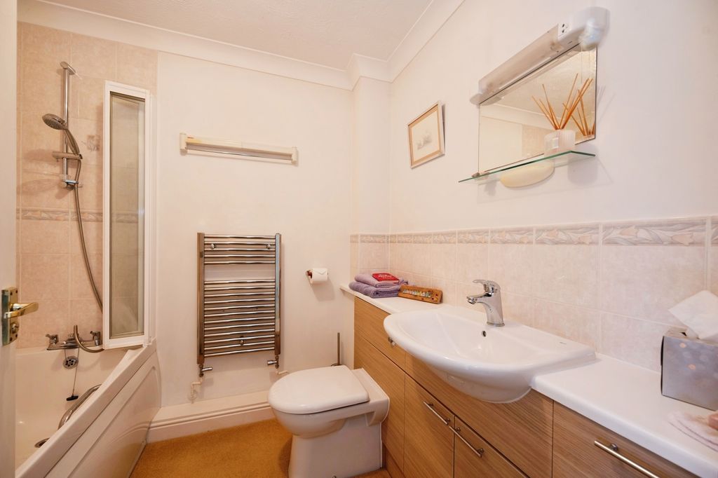 Additional image 5 of 3 bed flat for saleSea Front, Hayling Island, Hampshire PO11