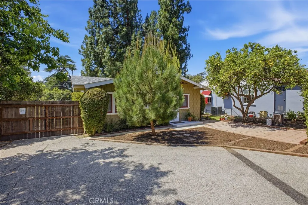 547 E Woodbury Road, Altadena, CA 91001 photo 4