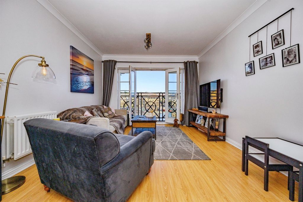 Additional image 3 of 2 bed flat for saleStationers Place, Hemel Hempstead HP3