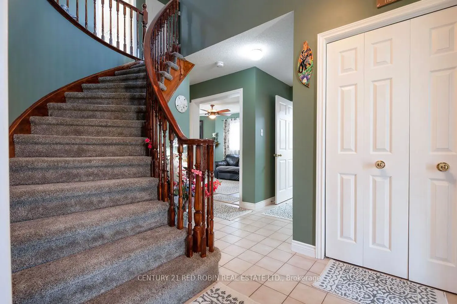 232 Thorne Drive photo 2