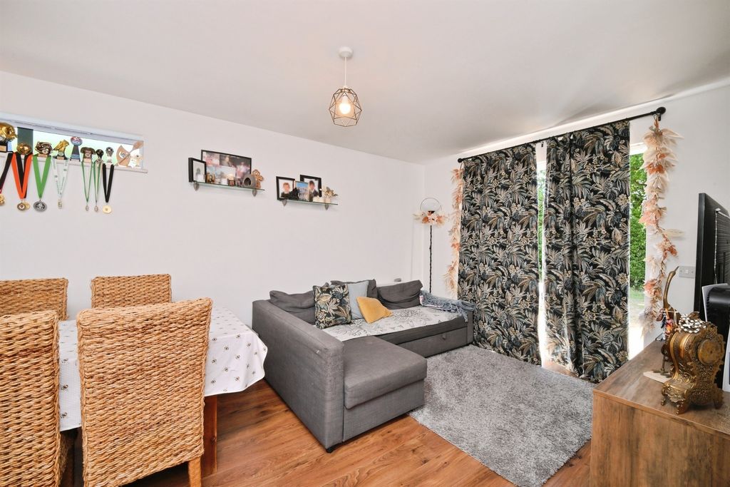 Additional image 2 of 2 bed flat for saleSalisbury Road, Hoddesdon EN11