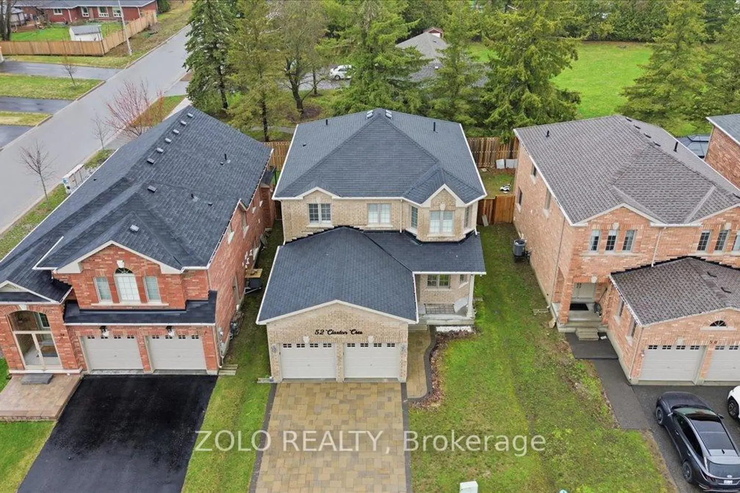 52 Claxton Crescent photo 2