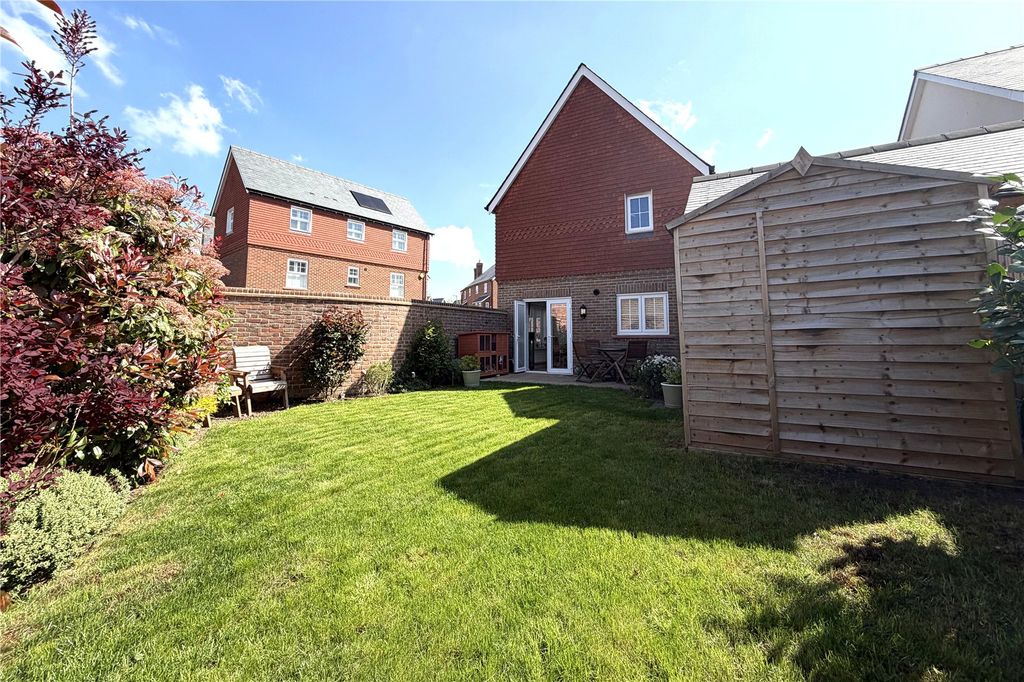 Additional image 12 of 3 bed detached house for saleDeepford Crescent, Hook, Hampshire RG27