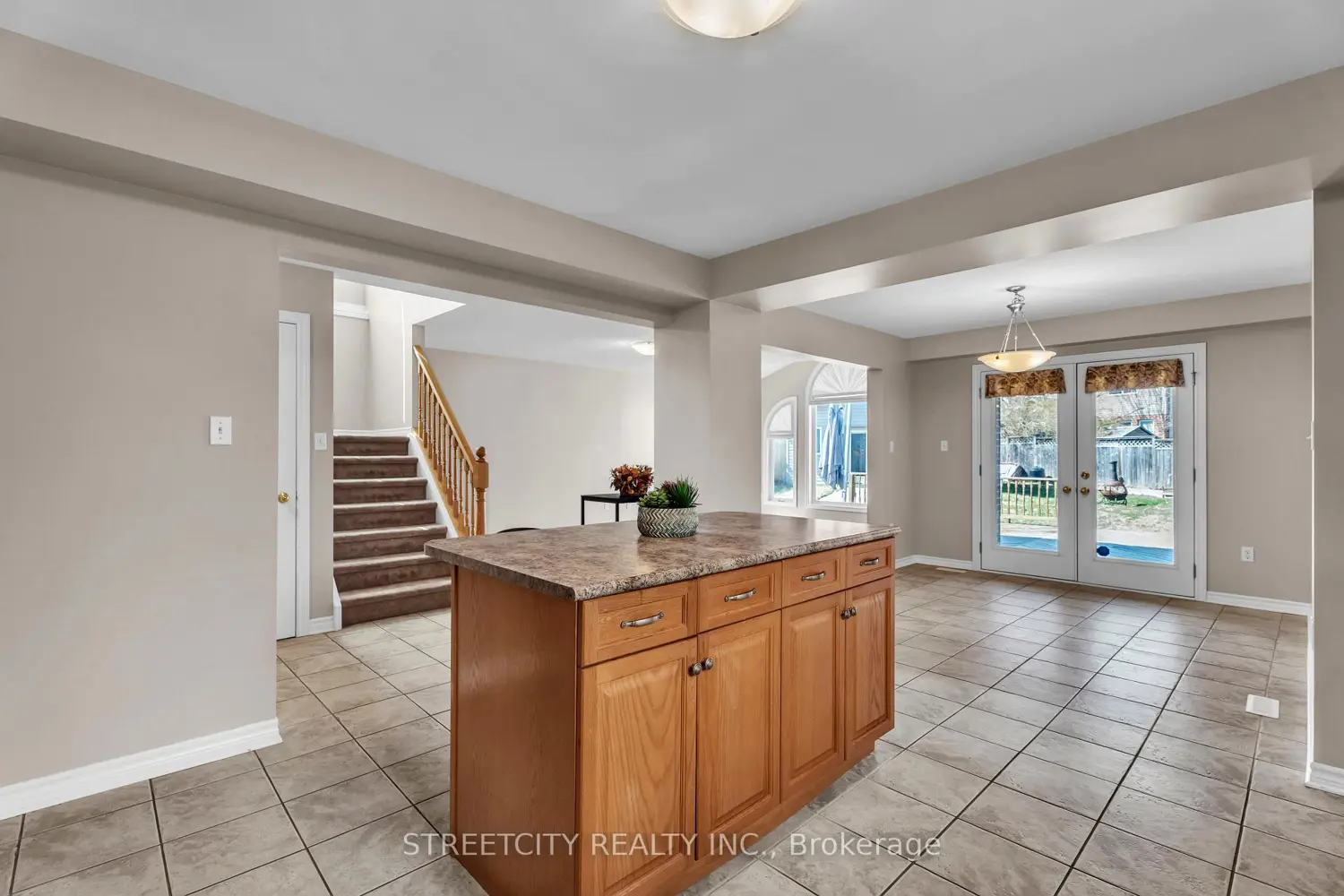 546 Maplewood Lane