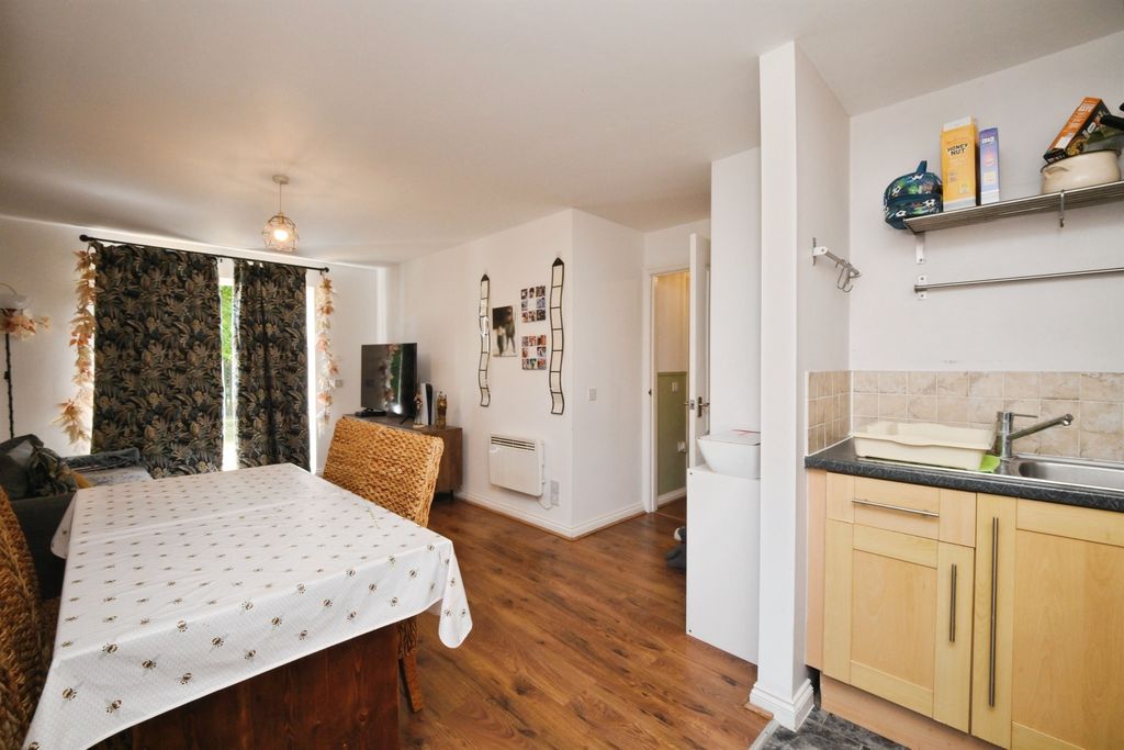 Additional image 3 of 2 bed flat for saleSalisbury Road, Hoddesdon EN11