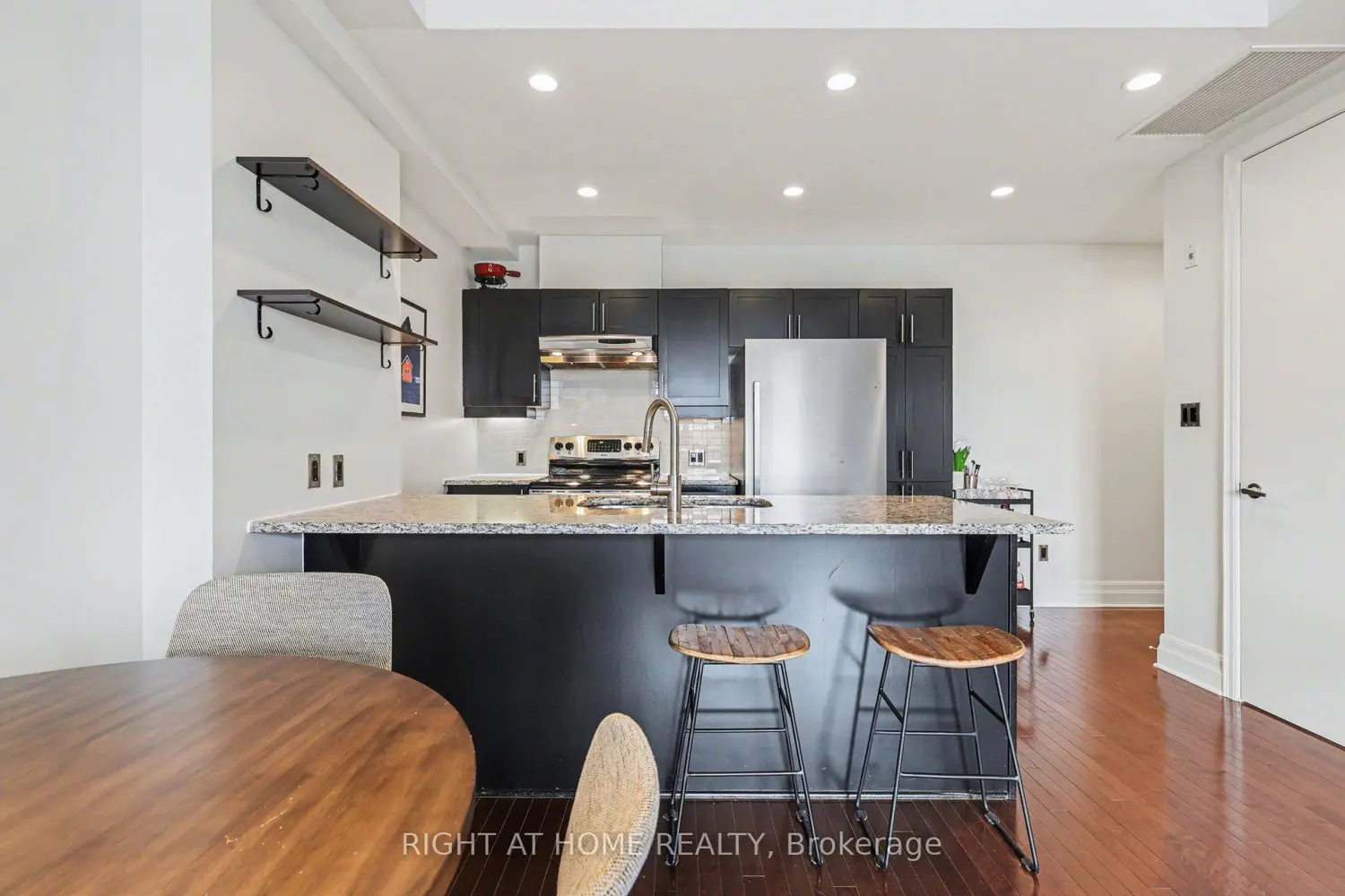 Additional image 8 of 330 Loretta Avenue 810