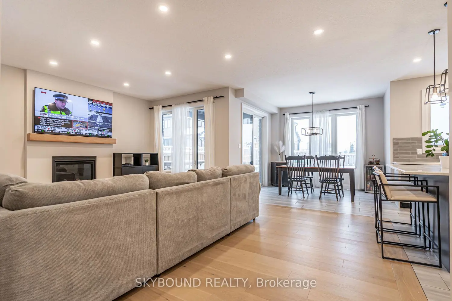 1 Tindall Crescent photo 3