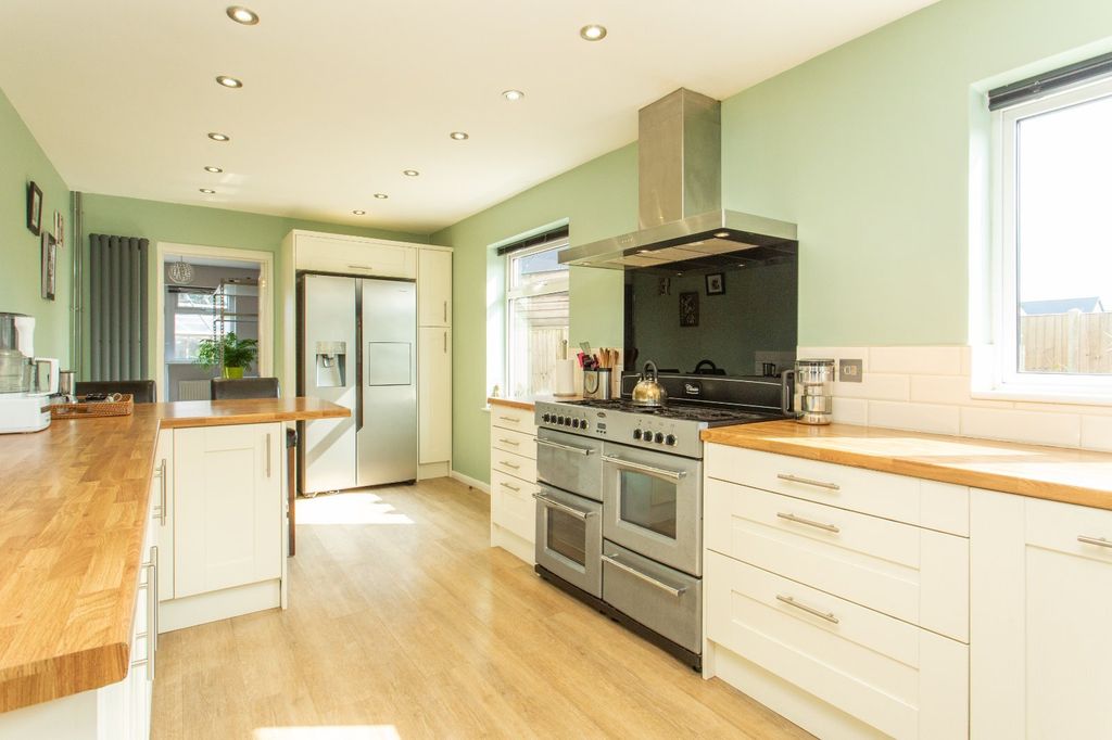 5 bed detached house for saleRidgeway Cliff, Herne Bay, Kent CT6 photo 2