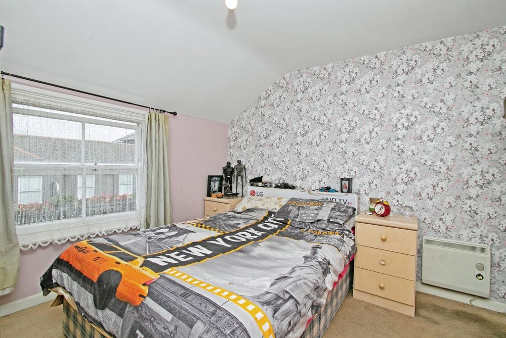 2 bed flat for saleUpton Ope, Helston, Cornwall TR13 photo 5