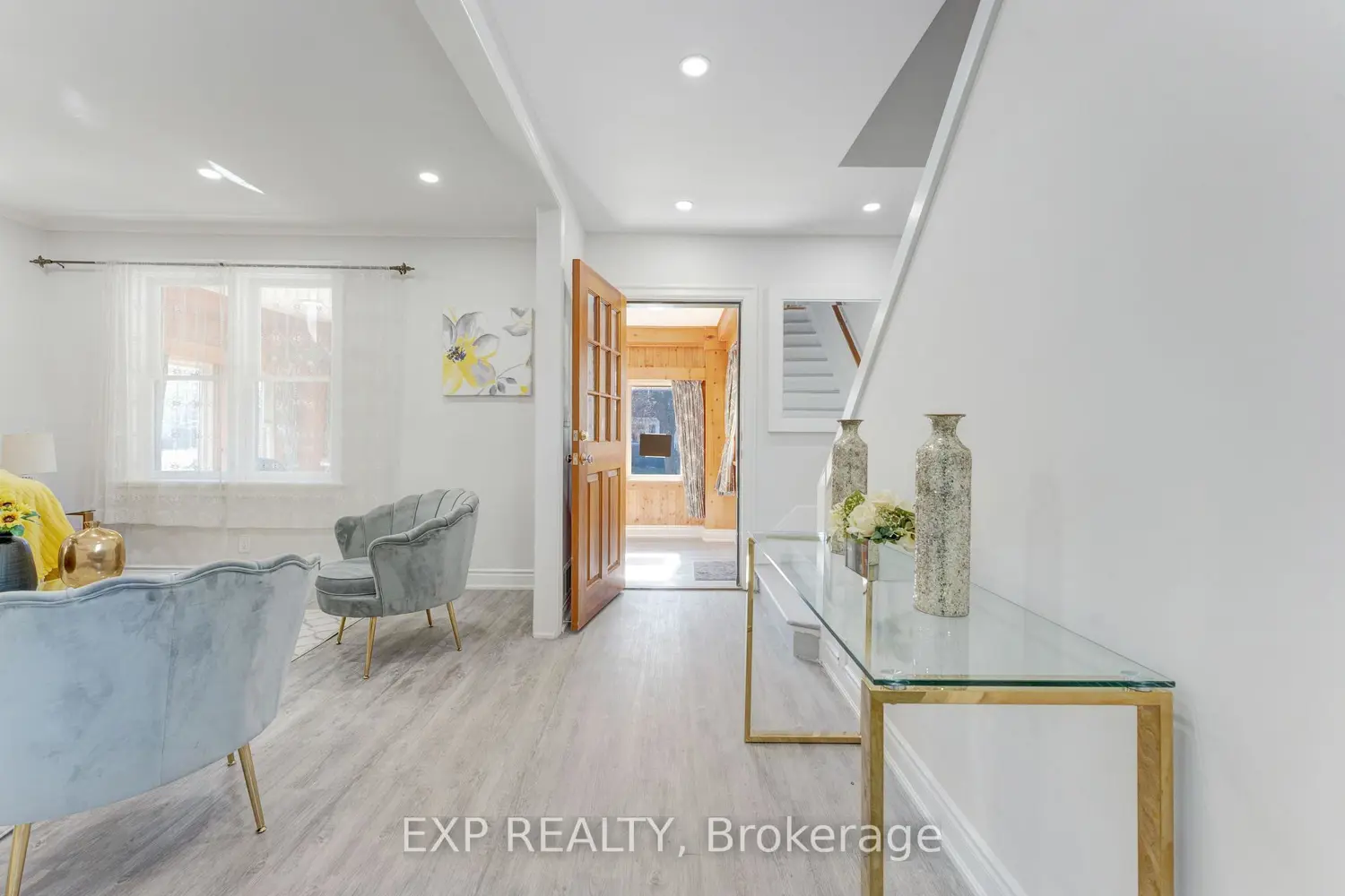 24 Onward Avenue photo 4