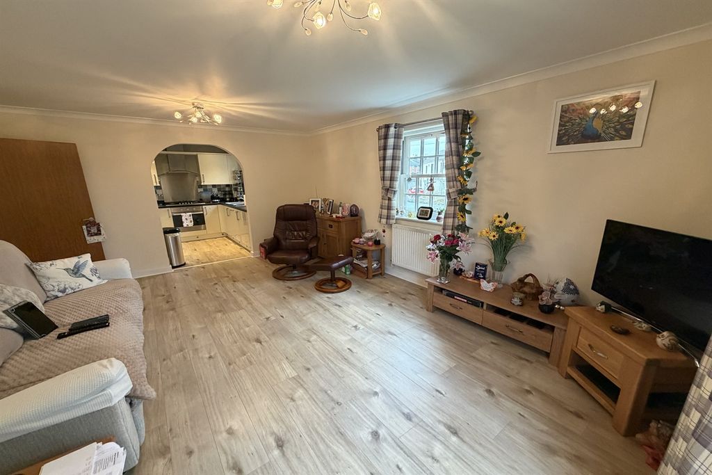 2 bed flat for saleBeridge Mews, Halstead CO9 photo 2